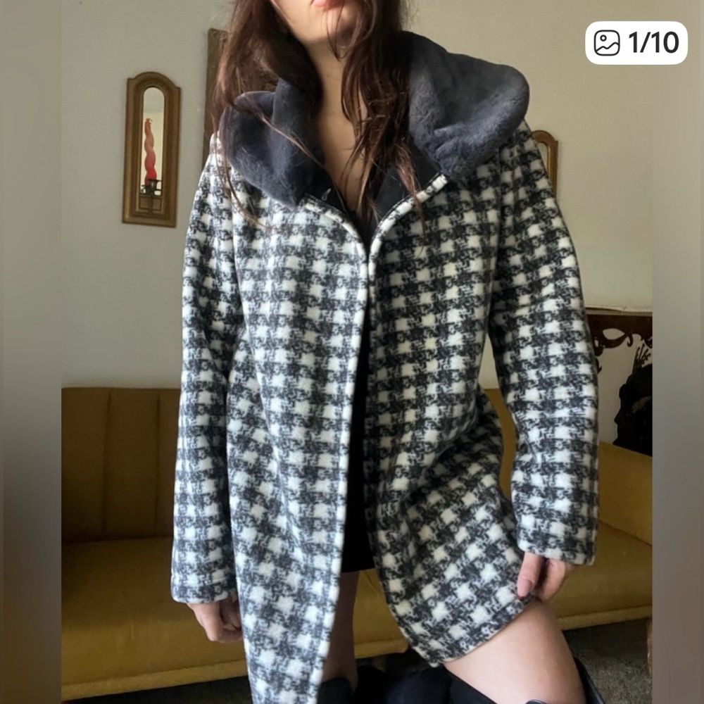 Stylish Black and White Women's Coat - Picture 9 of 12